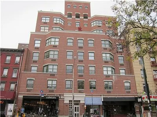 Sold by R New York | media 7