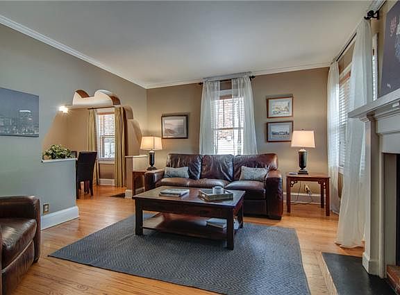 3rd image of 2704 Woodlawn Dr