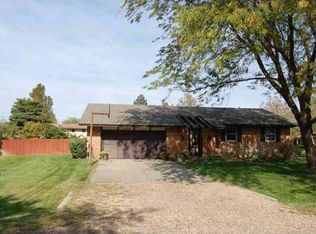 1402 W 14th Ave, Hutchinson, KS 67501