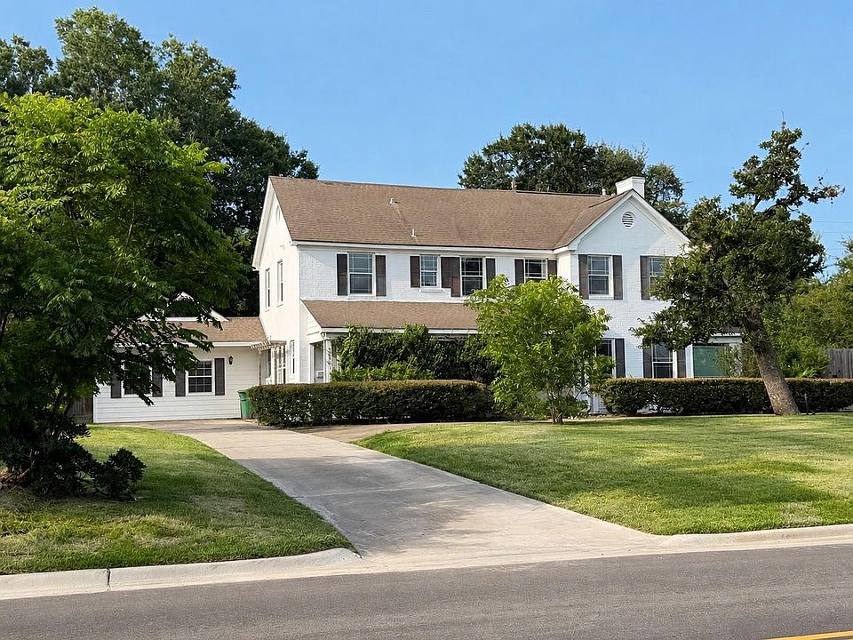 1st image of 3231 N Macgregor Way