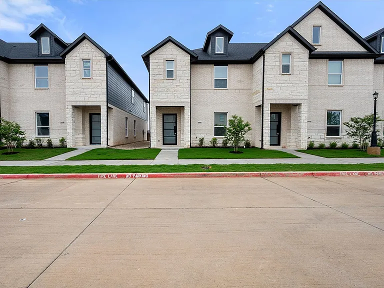 2355 Spring Park Blvd — Photo 3