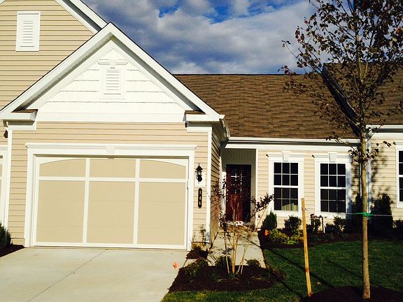 2nd image of 146 Hyannis Pl