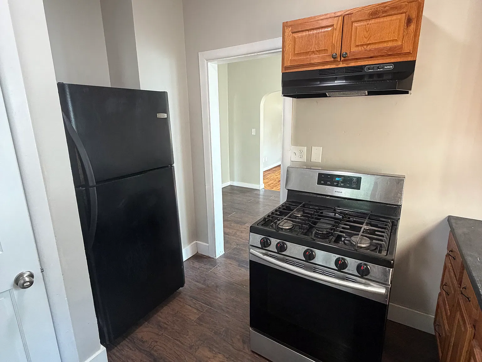 3 bed, 2288 sqft, $1,900 — Photo 2
