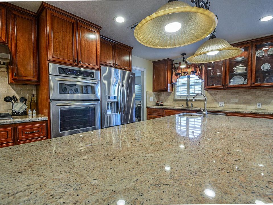 1st image of 8276 Colonial Dr