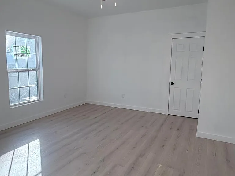 2503 Buchanan St — Photo 11