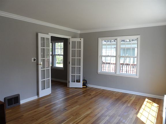5th image of 521 W Angela Blvd