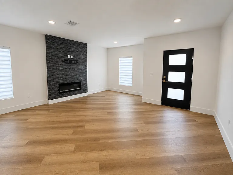2582 Westside Ave SE — Photo 6