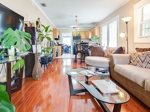 4th image of 109 W 26th Ave