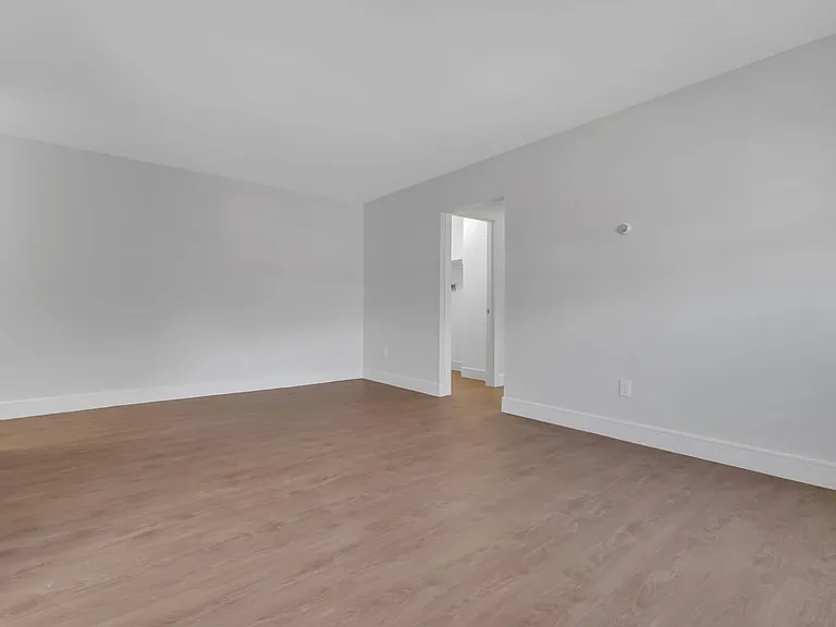 Lancaster Court Apartments — Photo 45
