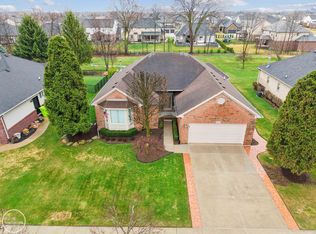 18442 London Dr, Macomb, MI