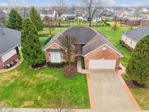 18442 London Dr, Macomb, MI 48042