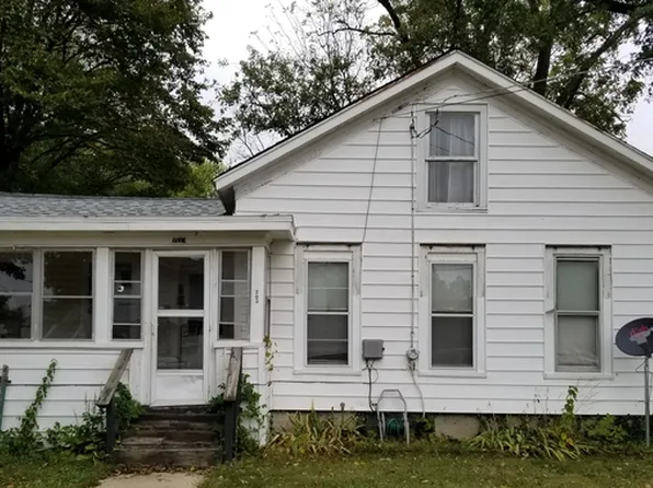 203 W South St, Franklin Grove, IL 61031