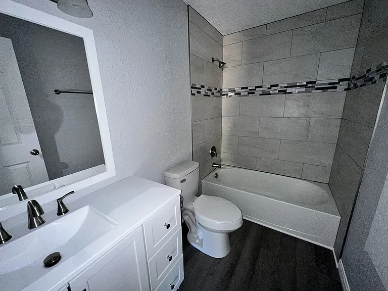 3761 NE 40th Pl #D — Photo 6