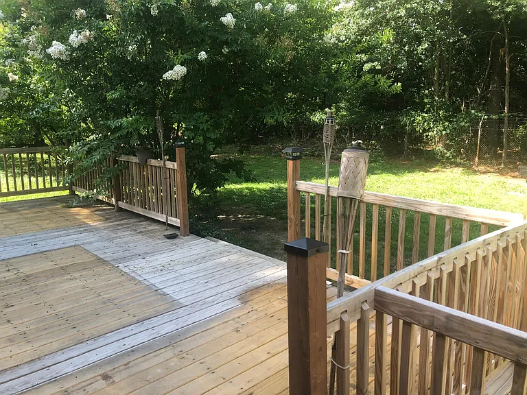 Very private large backyard deck