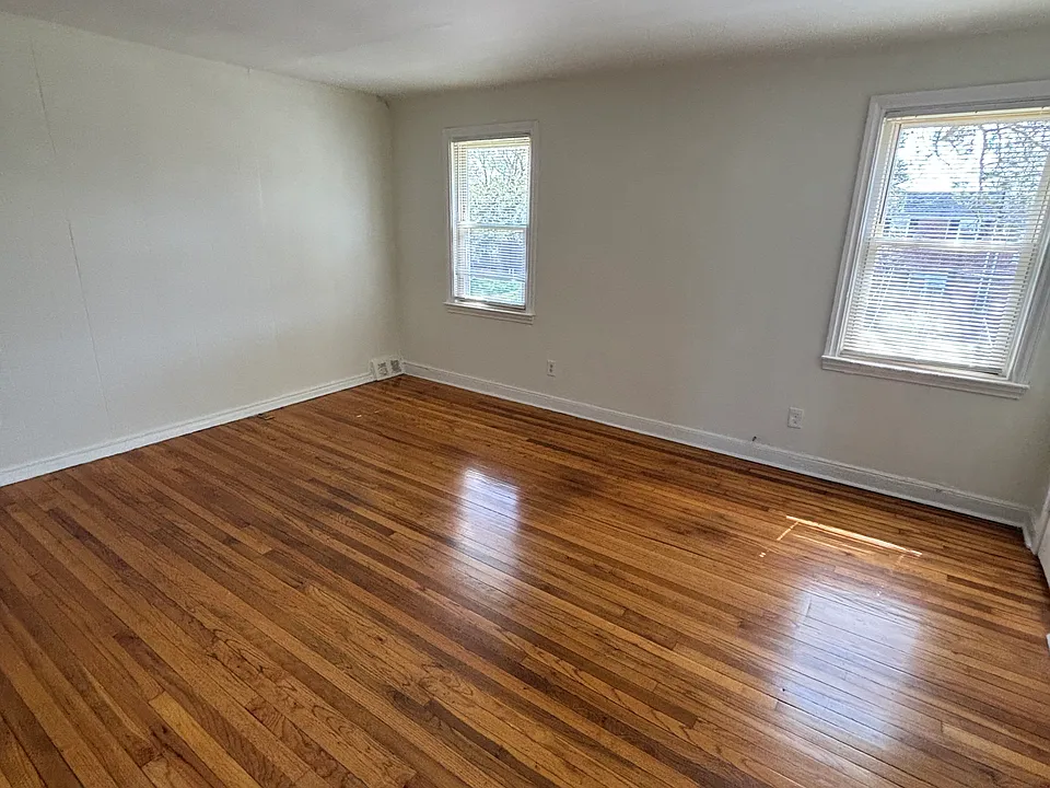 29 Elsmere Blvd #B