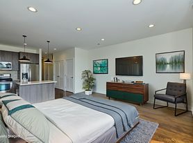5139 North Broadway - 205