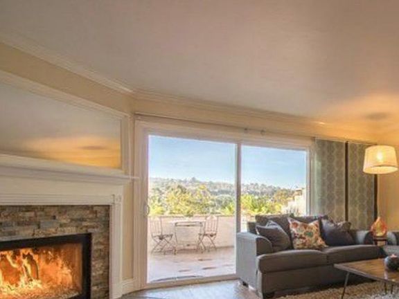 Living Room/fireplace