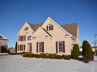 8838 Pin Oak Dr, Zionsville, IN 46077