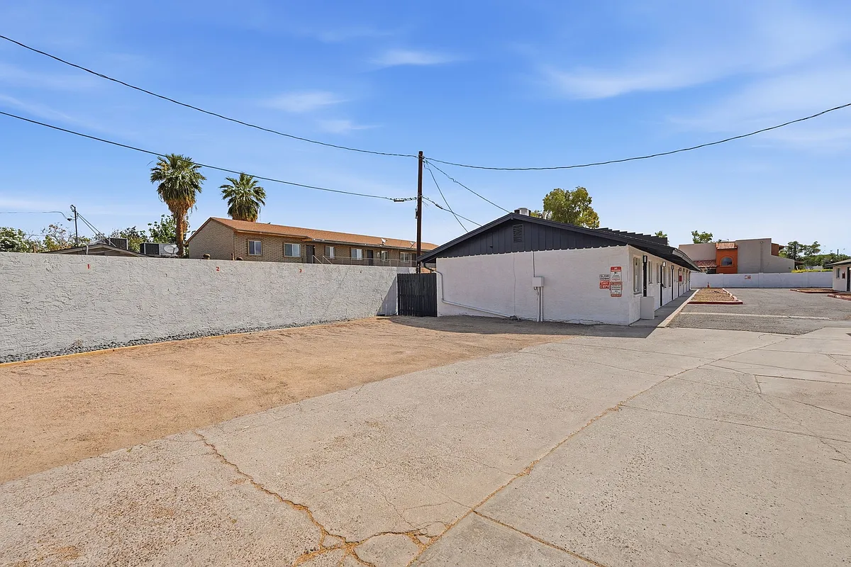 Building Photo - 4329 N Longview Ave #10