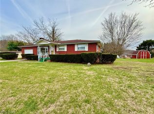 282 N Meadowlark Dr, Williamstown, WV