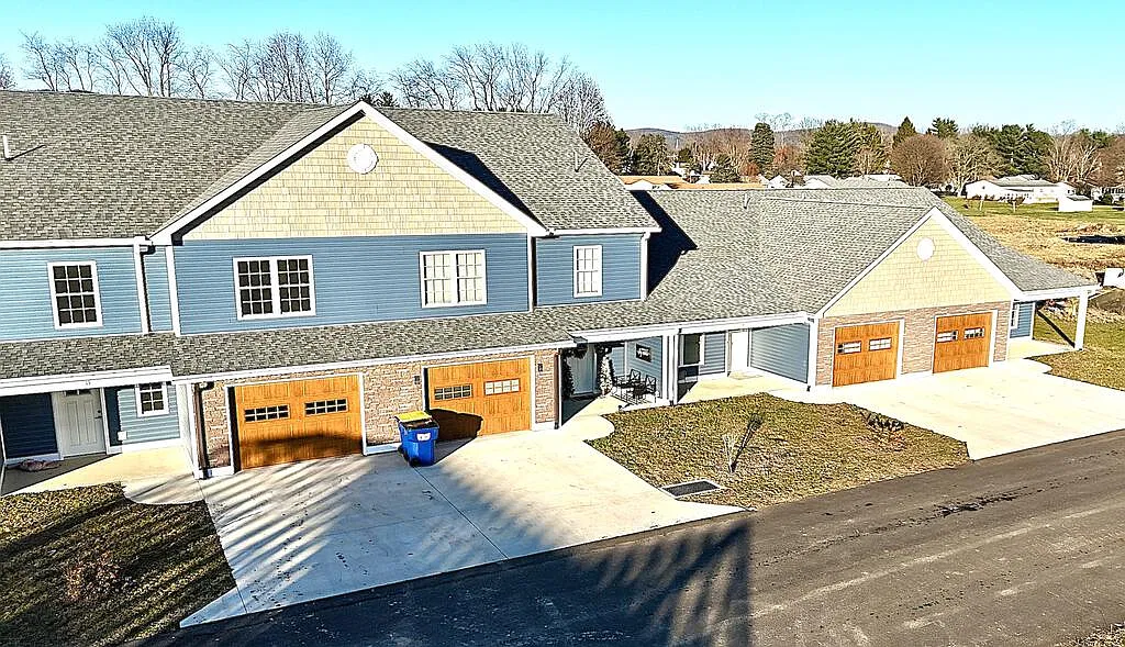 3 bed, 2.5 bath, 2772 sqft, $2,625 — Photo 4