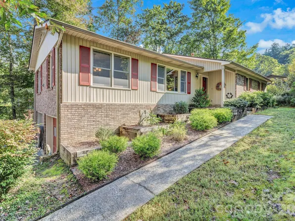 238 Park Ln, Hendersonville, NC 28791