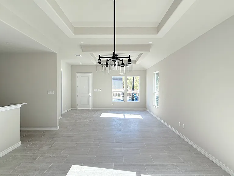 411 Moselle Ave — Photo 9