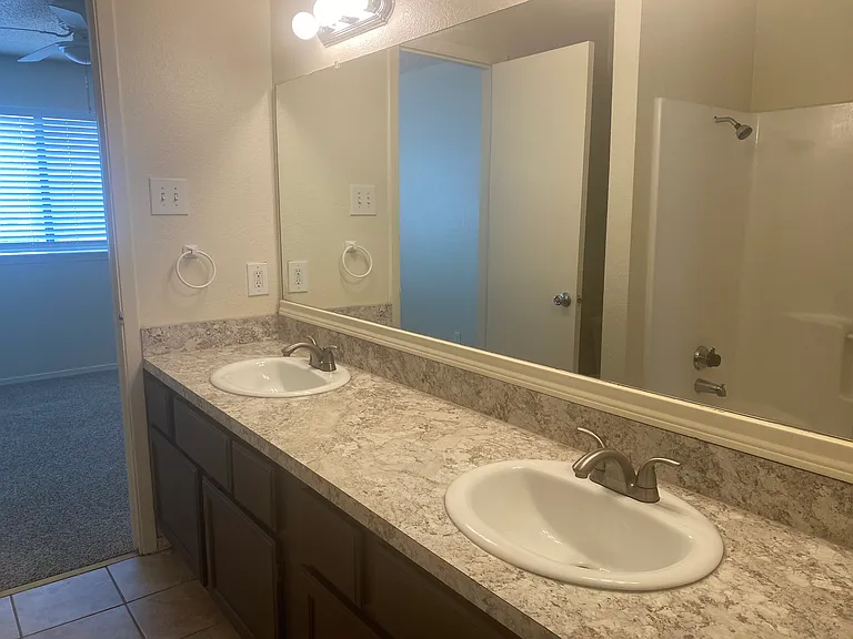 2826 Wimbledon Ct #D — Photo 15