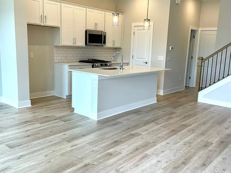736 Kinzer Ave — Photo 2