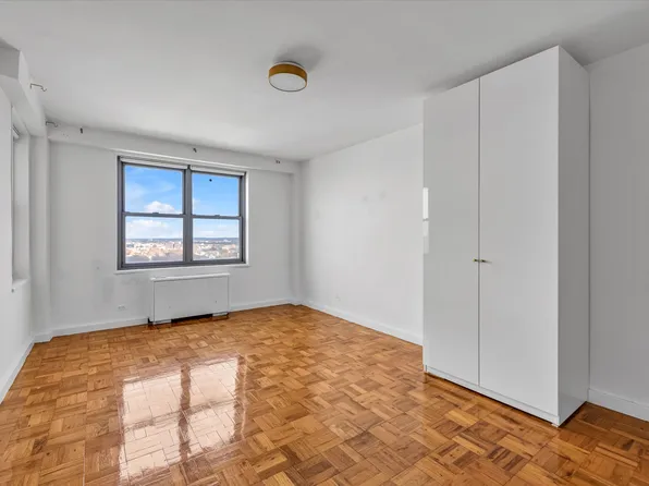 125-10 Queens Boulevard image 5 of 15