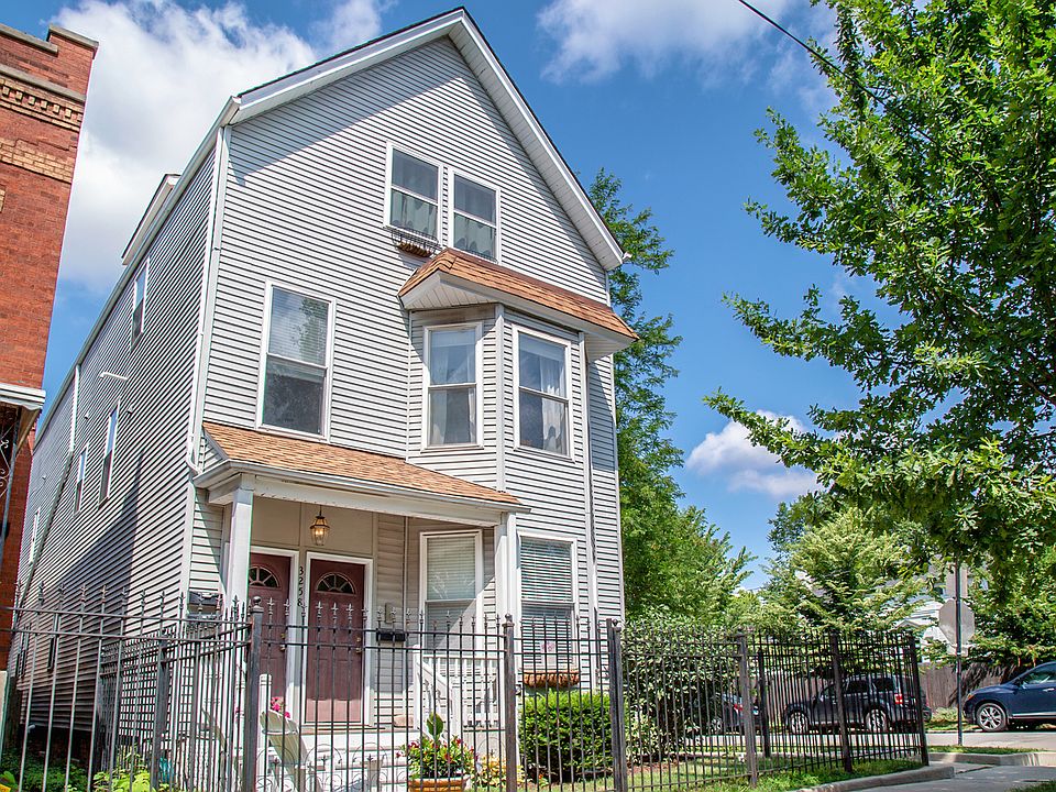1st image of 3258 N Oakley Ave #2