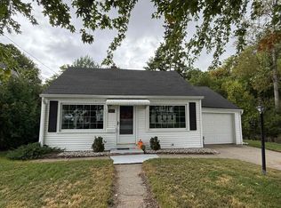 2017 10th Ave, Menominee, MI 49858