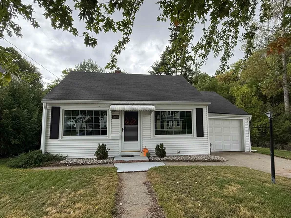 2017 10th Ave, Menominee, MI 49858