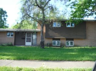 1559 S Pointe Dr, Rantoul, IL 61866