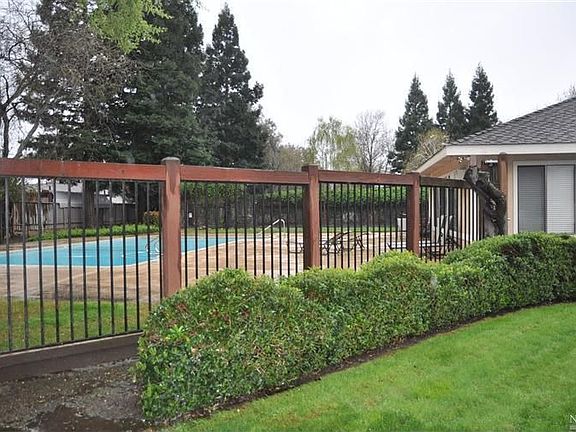3rd image of 624 Arcadia Dr