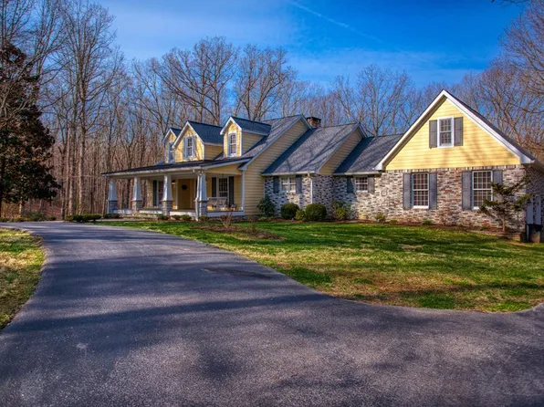 105 Charity Ln, Jamestown, TN 38556