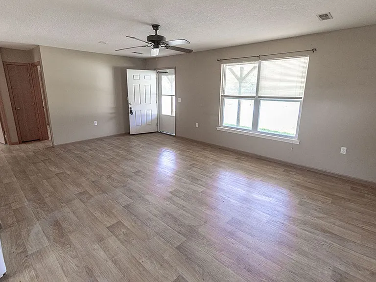 1544 Florence Dr — Photo 10