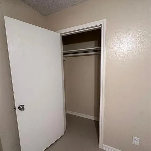 907 E Pebble Dr — Photo 10