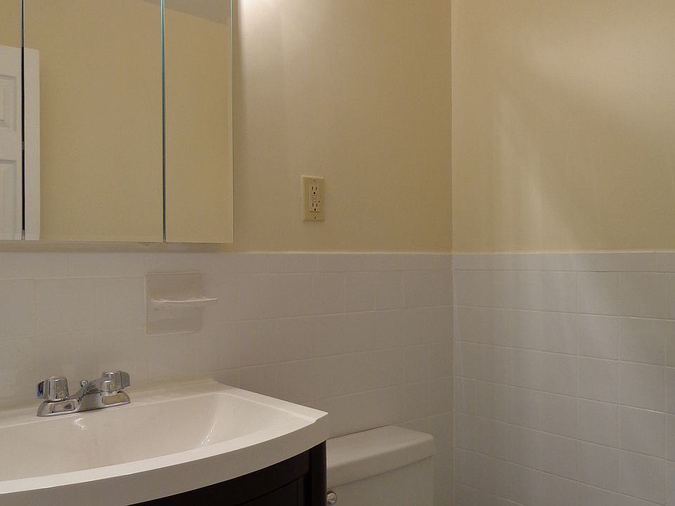 1st image of 747 10th Ave APT 19E