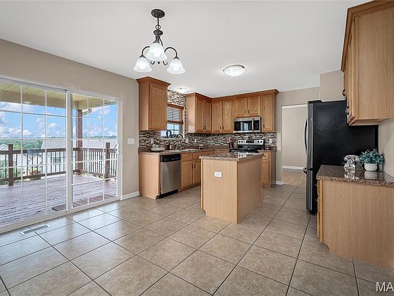 4th image of 672 Berrywine Ln