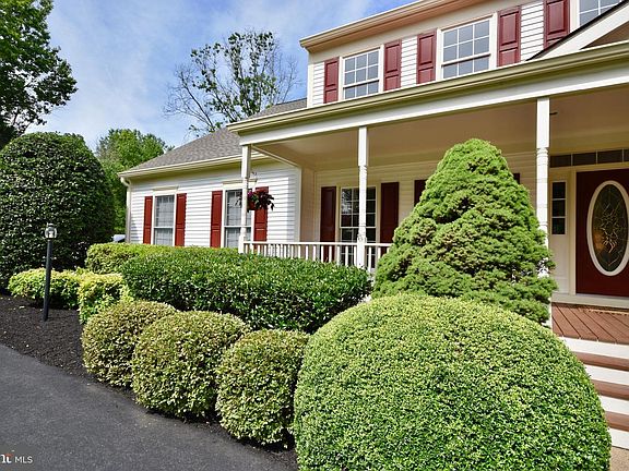 2nd image of 3912 Clifton Manor Pl