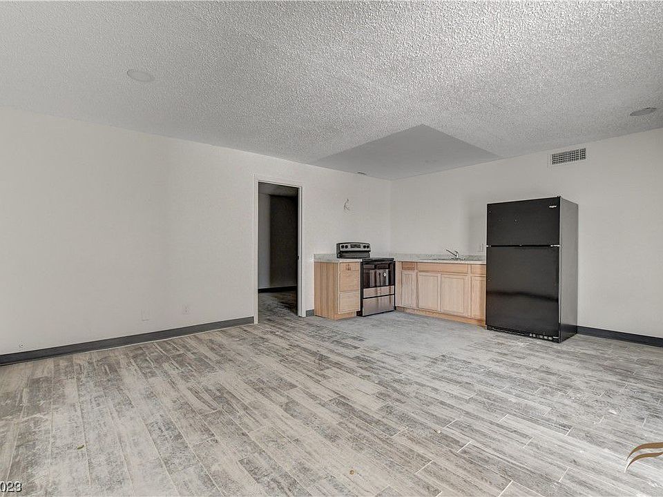2nd image of 736 N 11th St APT 2