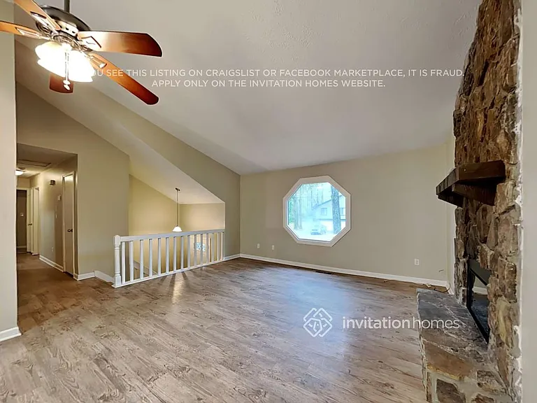 4026 Leicester Dr NE — Photo 4