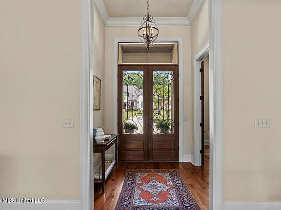 3rd image of 119 Green Glades