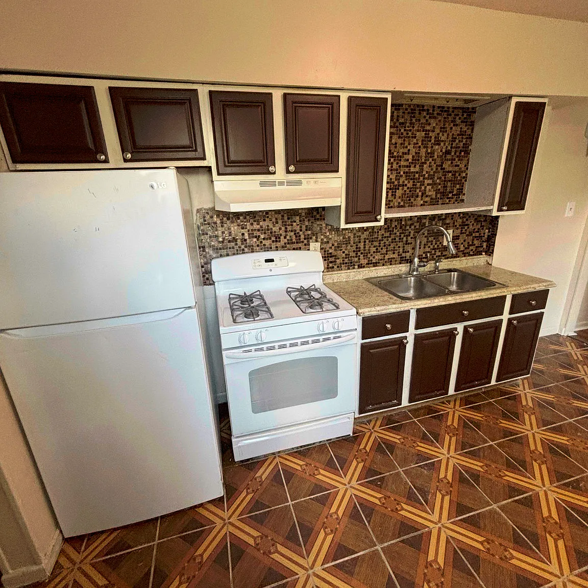 3 bed, 1300 sqft, $2,390 — Photo 3