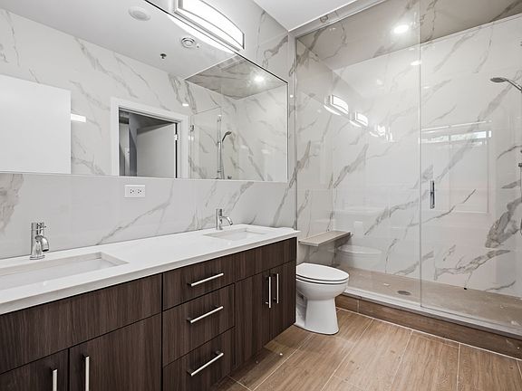 5th image of 2719 W Fullerton Ave #102