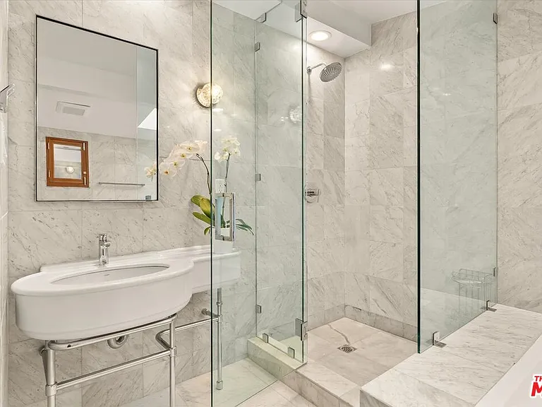 936 Palisades Beach Rd — Photo 19