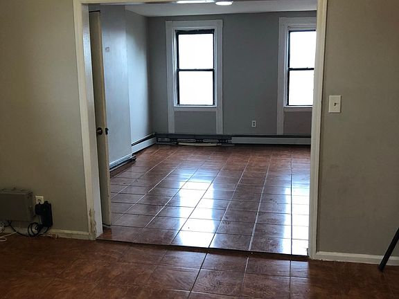 2nd image of 18 Westervelt Pl
