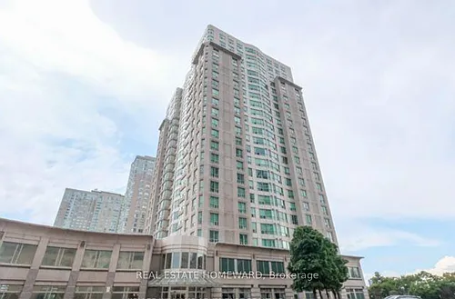 18 Lee Centre Dr #Penthouse 305 Photo 1