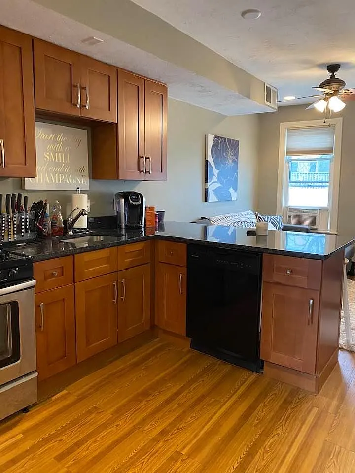 2 bed, 700 sqft, $2,800 — Photo 2